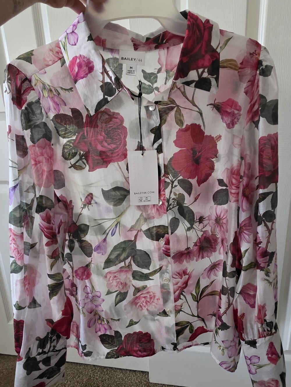 ​NWT Bailey 44 Floral Rose Print Sheer Button Down Blouse Top Size M